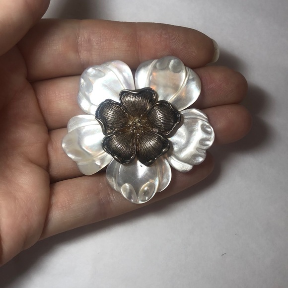 Mother of Pearl Sterling Flower Pin Pendant - Picture 5 of 5
